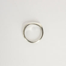 Load image into Gallery viewer, Talayee fine jewelry's Plateau ring is a perfect options for a modern wedding band for him or for her. Available in sterling silver or 14k yellow gold