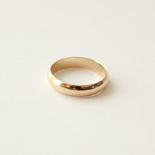 Load image into Gallery viewer, womens solid gold 4mm wedding vow ring.