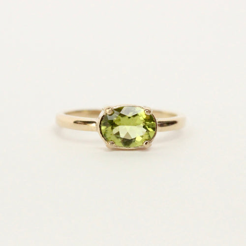 14k gold and peridot solitaire ring handmade in san francisco by talayee fine jewelry