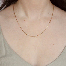 Load image into Gallery viewer, talayee fine jewelry&#39;s classic 14k gold box chain on figure
