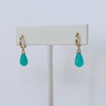 Load image into Gallery viewer, Emerald Alabastra Dangle Earrings

