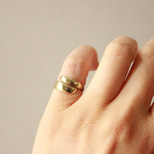 Load image into Gallery viewer, best place to buy jewelry reddit 14k yellow forma pinky ring

