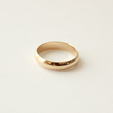 Load image into Gallery viewer, womens solid gold 4mm wedding vow ring.
