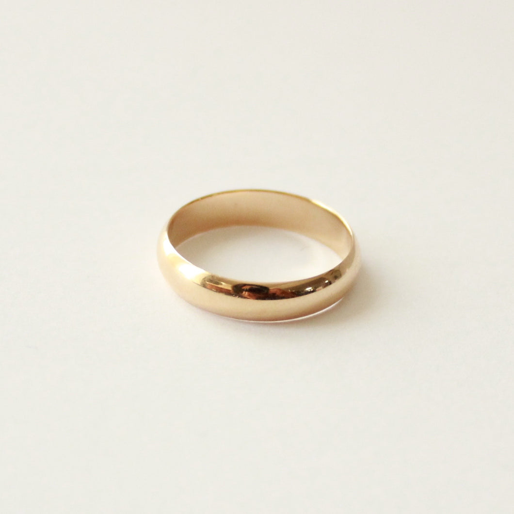 womens solid gold 4mm wedding vow ring.